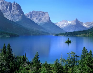 Mountains and water in Montana 