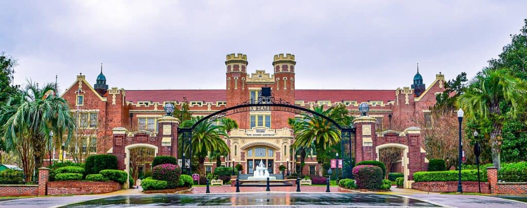 building and fountain in Tallahassee, Florida