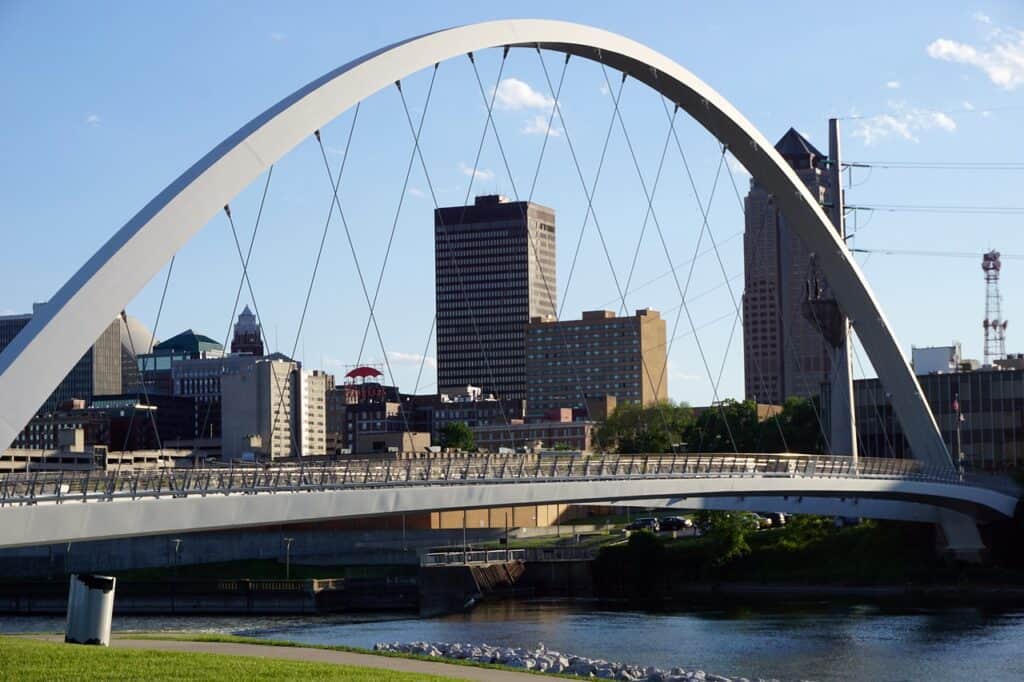 bridge and skyline of Des Moines, Iowa during day