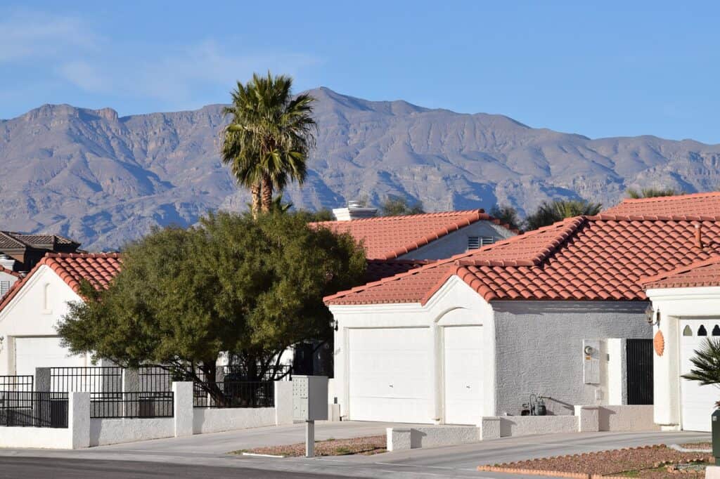 homes in North Las Vegas, Nevada with mountains in the background